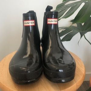 Hunter black glossy chelsea boots
